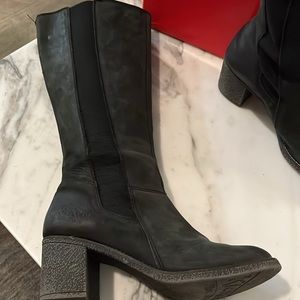 Kickers Black high boots suede size 10 💫💫💫